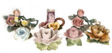 Konvolut Tischdeko, 7-teilig, plastische Rosen, 4x in Form eines Kerzenleuchters, polychrom bemalt,