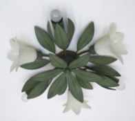 Florentiner Deckenlampe, Messing, grün gefaßt, 6-flammig, Blattverzierungen, blütenförmige Schirme 