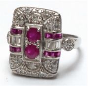 Ring im Art Deco-Stil, 925er Silber, rhodiniert, echte Rubine z.T. im Caree-Schliff, Zirkonia im Br