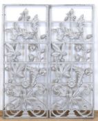 2 Jugendstil-Fenstergitter, Schmiedeeisen, silberfarben gefaßt, reiche Floralverzierungen, je 88x34