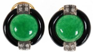Ohrringe, 375er GG, Gew. 7,7 g, grüne Jade 8,9 ct., Onyx, Brillanten 0,22 ct., Durchmesser ca. 1,7 