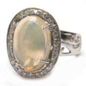 Ring, 925er Silber, großer, echter Opal ca. 1,5 x 1,1 cm, Entourage aus weißen Zirkonia, RG 52, Inn