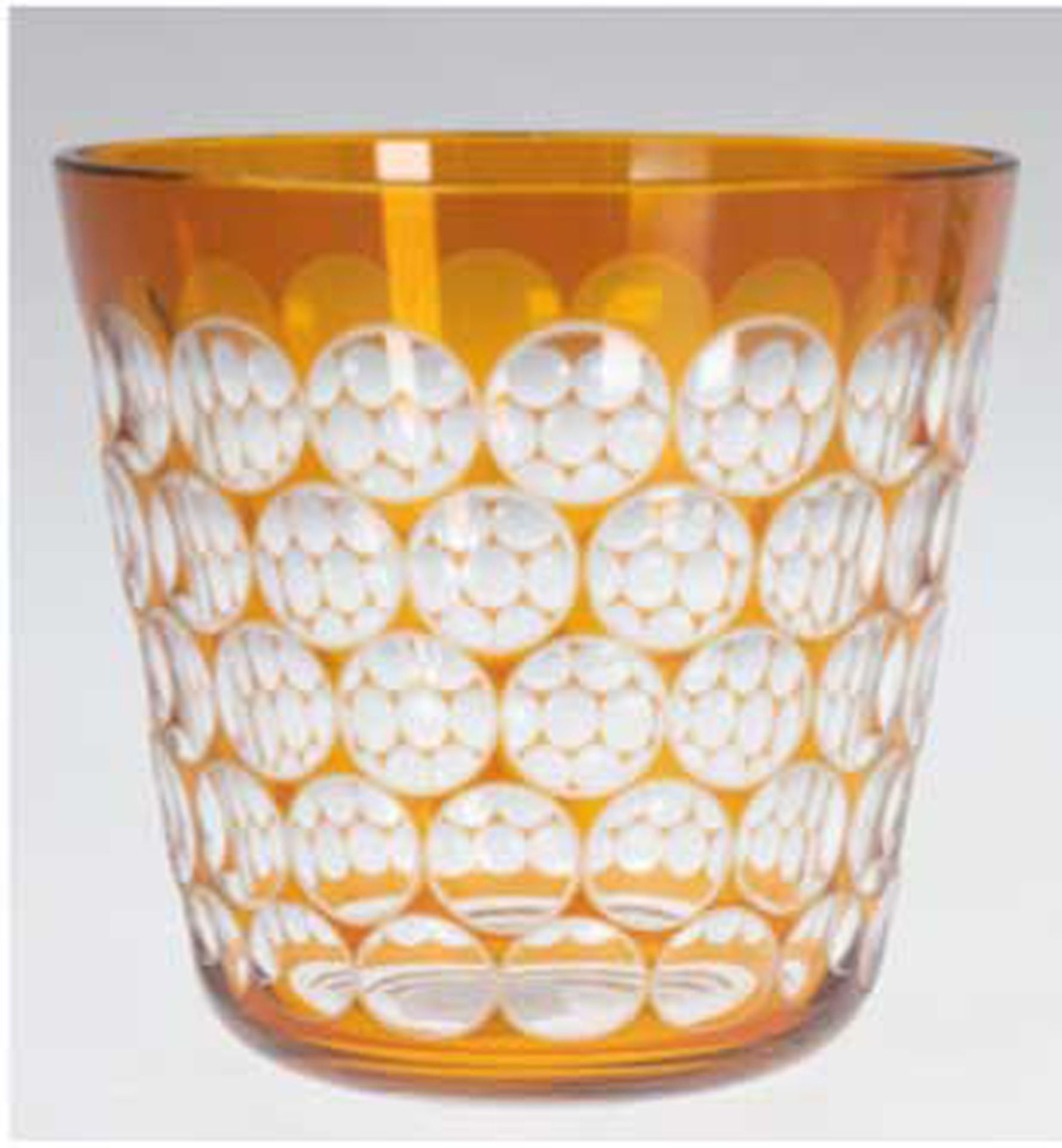 Becherglas, Carl Rotter, Lübeck, bernsteinfarbenes Überfangglas mit Kugelschliff, H. 8 cm