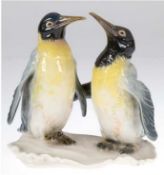 Figurengruppe "Zwei Pinguine", Karl Ens Volkstedt, polychrom bemalt, H. 19 cm