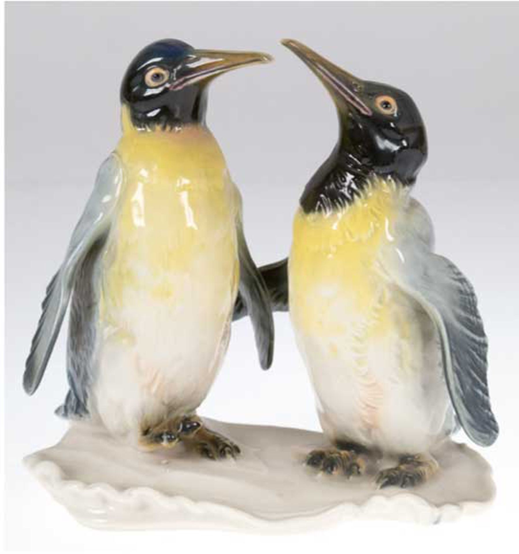 Figurengruppe "Zwei Pinguine", Karl Ens Volkstedt, polychrom bemalt, H. 19 cm