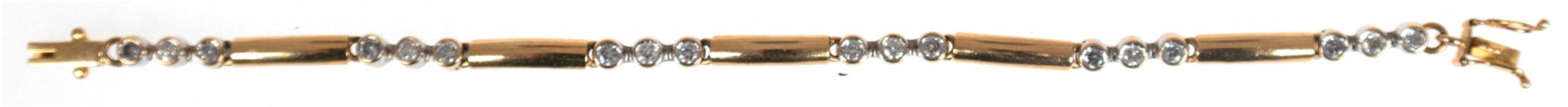 Armband, 18 kt GG/WG, 12,69 g, 6 mit je 3 Brillanten besetzte Glieder und 5 zwischengesetzte stabfö