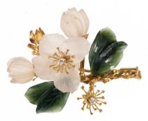 Brosche in Form einer Christrose, 585er GG, Blüten und Blätter aus Edelsteinen, 2 Blüten besetzt mi