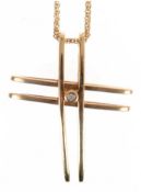 Kette mit Kreuzanhänger, Pierre Cardin, 585er GG, ges. 8,1 g,  besetzt mit kleinem Brillant, Kreuz 