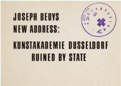 Postkarte "Joseph Beuys Kunstakademie Dusseldorf Ruined By State", Original Grafik, mit Stempel, 10