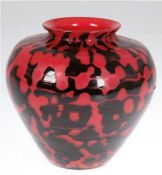 Art-Deco-Vase, um 1930, Lötz "Neu Diaspora", rotes Glas mit schwarzem Dekor, H. 15,5 cm