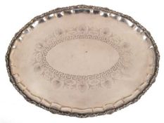 Tablett, 800er Silber, punziert, 803 g, oval, im Spiegel Floralziselierung mit Mäanderband, geschwe