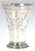 Vase, Schweden 1934, Silber, punziert, 192 g, ziseliert, Monogrammgravur in Kartusche, Rand min. ge