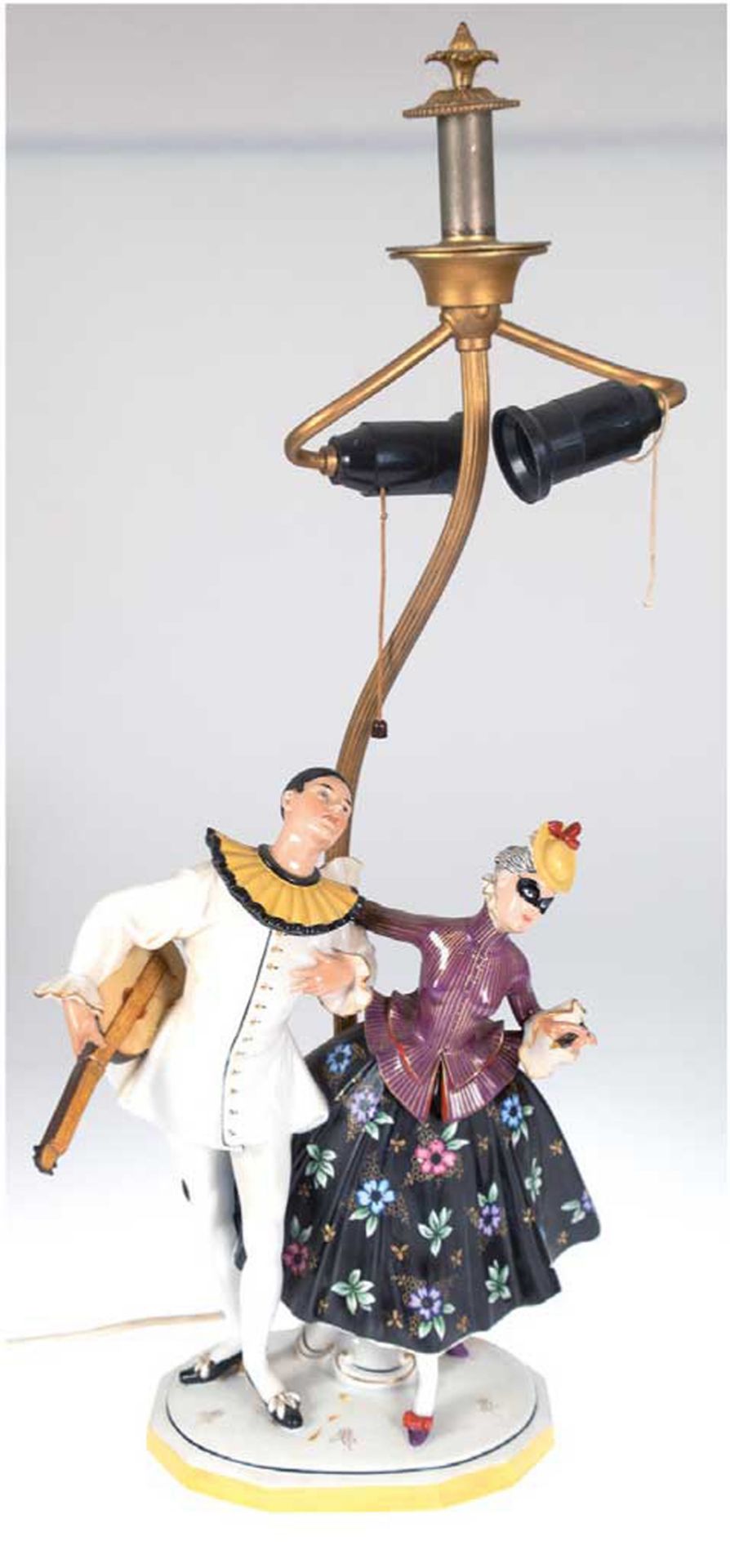 Tischlampe o. Schirm, Frauenreuth, 2-flammig, ovaler Porzellanfuß mit Figurenpaar "Maskenballfigure