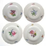 4 Meissen-Teller, 1x 1924-1934, Bunte Blume 1 und 2, Neuer Ausschnitt, 1. Wahl, Dm. 17,5 cm