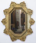 Spiegel, Mitte des 19. Jh., Holz, gold gefaßt, 8-eckige Form mit floralen Stuckverzierungen, 70x60 