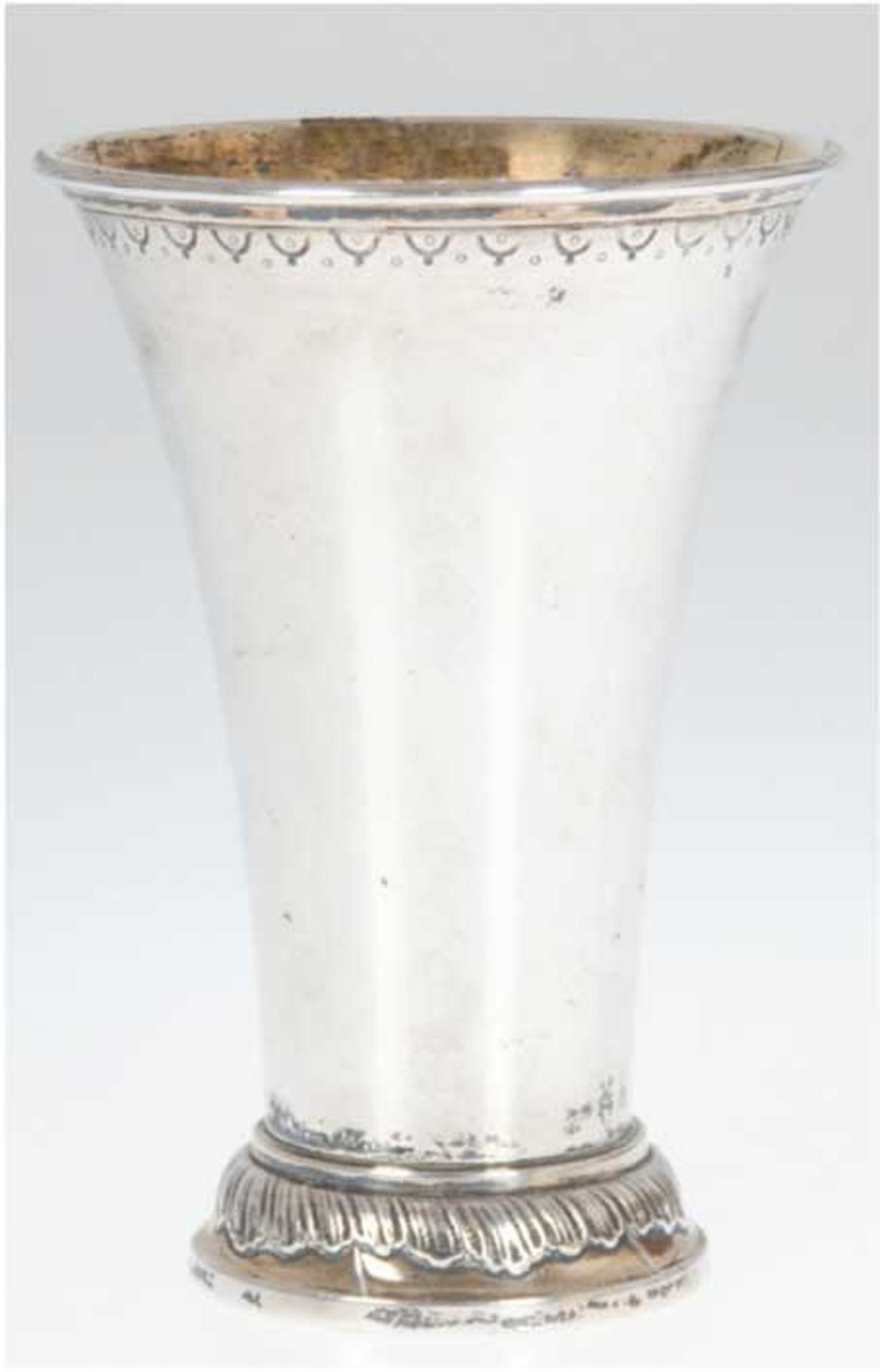 Vase, Schweden 1916, G. Hallberg, Silber, punziert, 248 g, reliefierter Stand und Ornamentfries, In