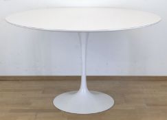 Sitzgruppe "Tulip", Entwurf Eero Saarinen 1957 für Knoll International, bestehend aus Tisch und 6 S