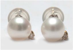 Ohrstecker, GG 14 kt., Perlen 6,5 mm, Brillanten, Aufstecker mit Silikonüberzug