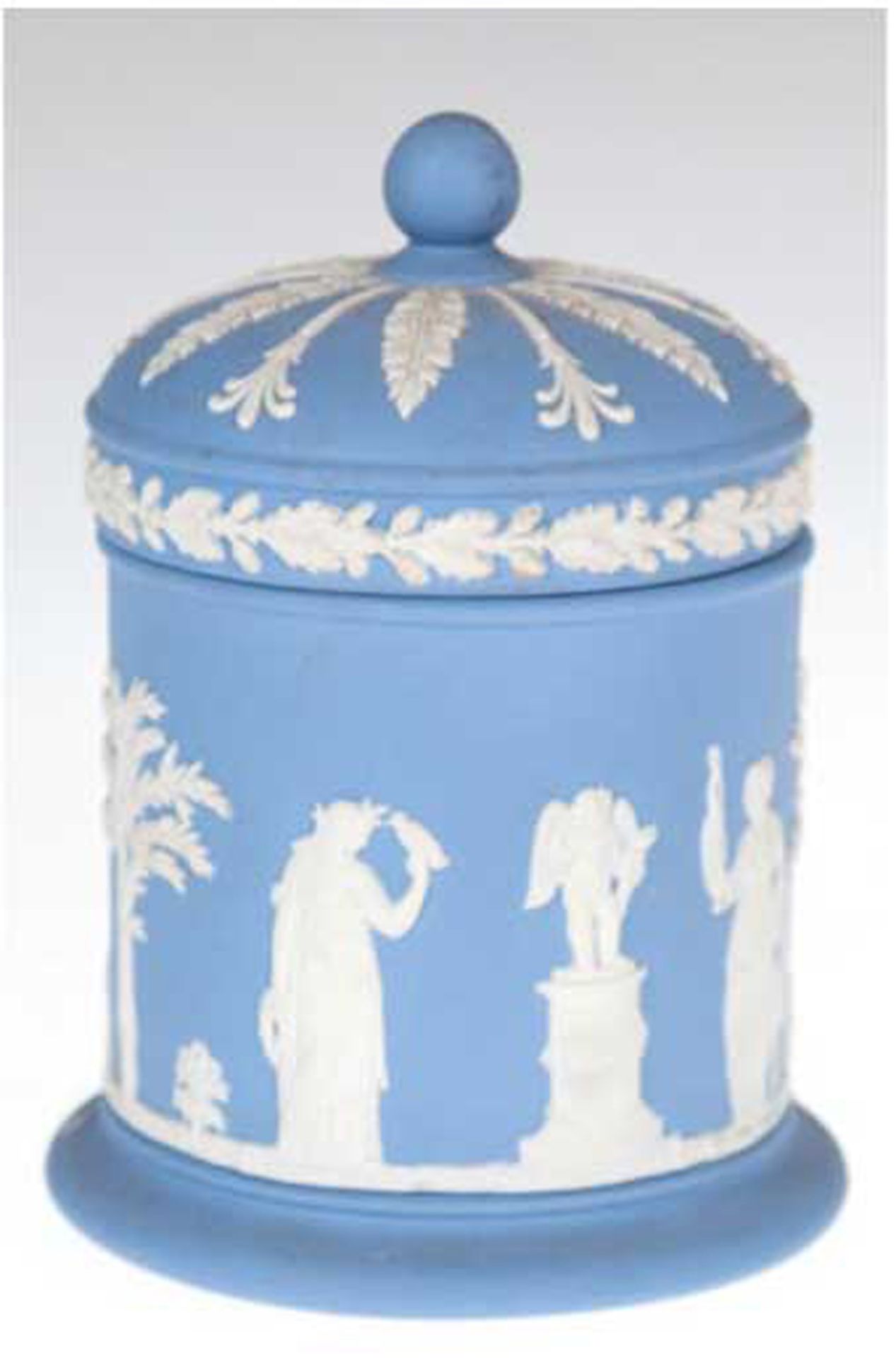Deckeldose, Wedgwood, blau mit weißem Reliefdekor, Gebrauchspuren, H. 12,5 cm