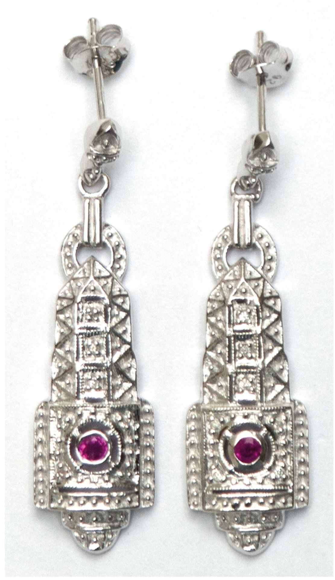 Ohrstecker im Art Deco Stil, 925er Silber, rhodiniert, 14 kleine Brillanten und je 2 Rubine ca. 0,2