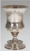 Biedermeier-Taufbecher, Silber, ca. 53 g, gefußte Glockenform mit ziselierter, floral gerahmter Kar