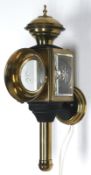 Kutscherlampe, um 1970, Messing, elektrifiziert, 3-seitig verglastes Gehäuse mit Sternschliff, 44x1