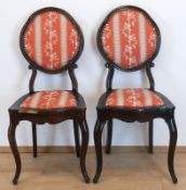 Paar Louis-Philippe-Stühle, mahagonifarben, gepolsterter Sitz und Rückenlehne, 1 Furnierfehlstelle,