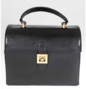 MCM-Damenhandtasche in Kofferform, schwarzes Leder, Magnetverschluß MCM-Logo, Handarbeit, Design Mi