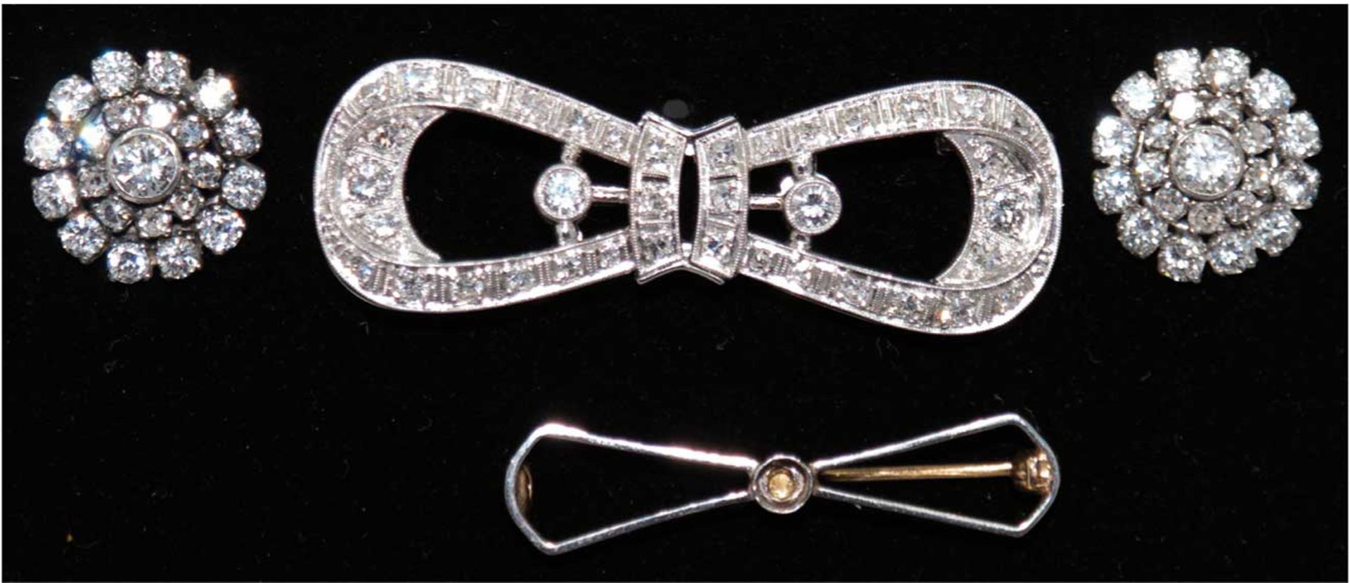 Schmuckset, bestehend aus Collier, Paar Ohrringen und Brosche, 585er WG, Collier mit 7 schlaufenför - Bild 2 aus 2