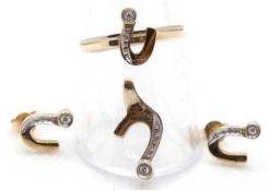 Schmuckset aus Juweliersnachlass, Hufeisenform, Ohrstecker, Anhänger und Ring, GG 585, 4,4 g, Zirko