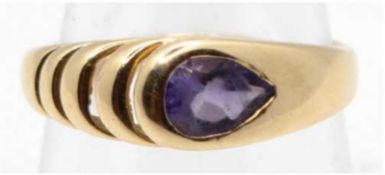 Ring, 585er GG, besetzt mit tropfenförmigem Amethyst, 3,31 g, RG 56