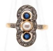 Ring im Art Deco Stil, GG 750, Saphire 0,20 ct, Brillanten 0,25 ct in AG- Fassung, Perle, RG 53,  I