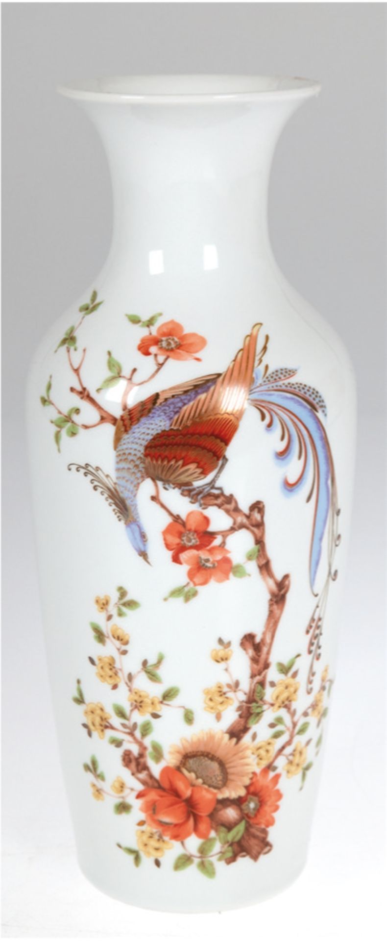 Vase, Staffelstein, Kaiser Porzellan, polychromer Floral- und Vogeldekor mit Goldstaffage, H. 25,5 