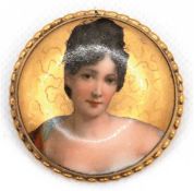 Alte Brosche, weibliches Porträt auf vergoldeter Porzellanplatte, Durchmesser ca. 4,3 cm