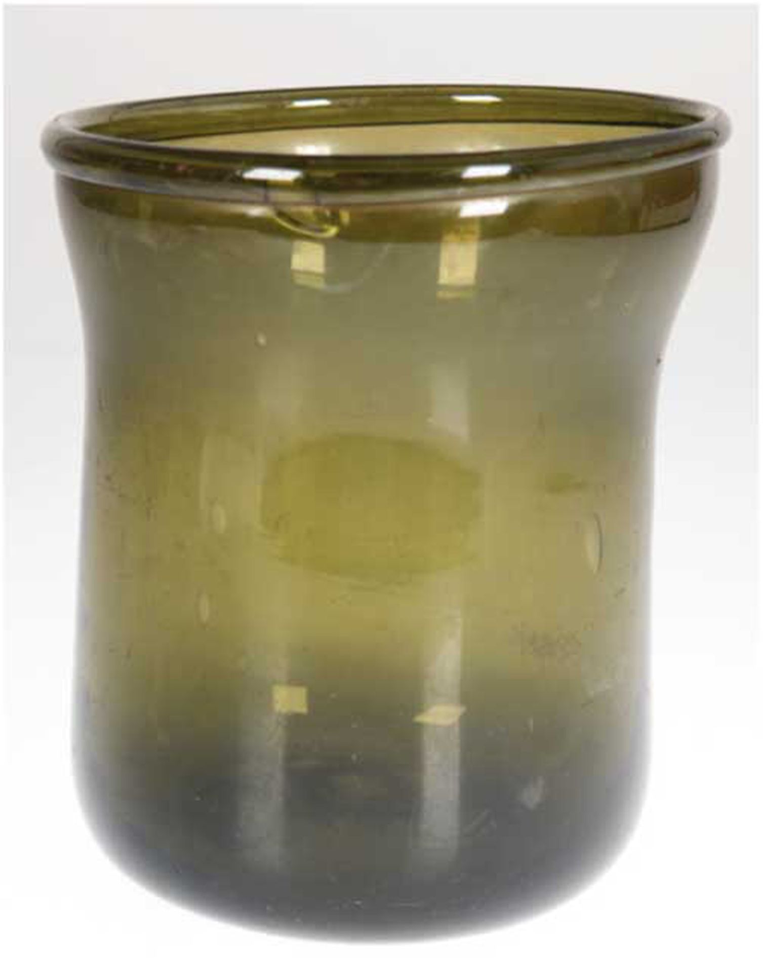 Glashafen, Anf. 19. Jh., grünes Waldglas, mit Abriß und umgeschlagenem Rand, H. 21 cm, Dm. 18,5 cm