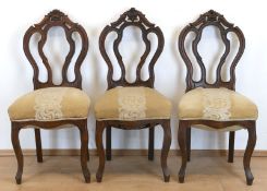 3 Louis-Philippe-Stühle, Nußbaum, gepolsterter Sitz, beschnitzte Rückenlehne, restaurierungsbedürft