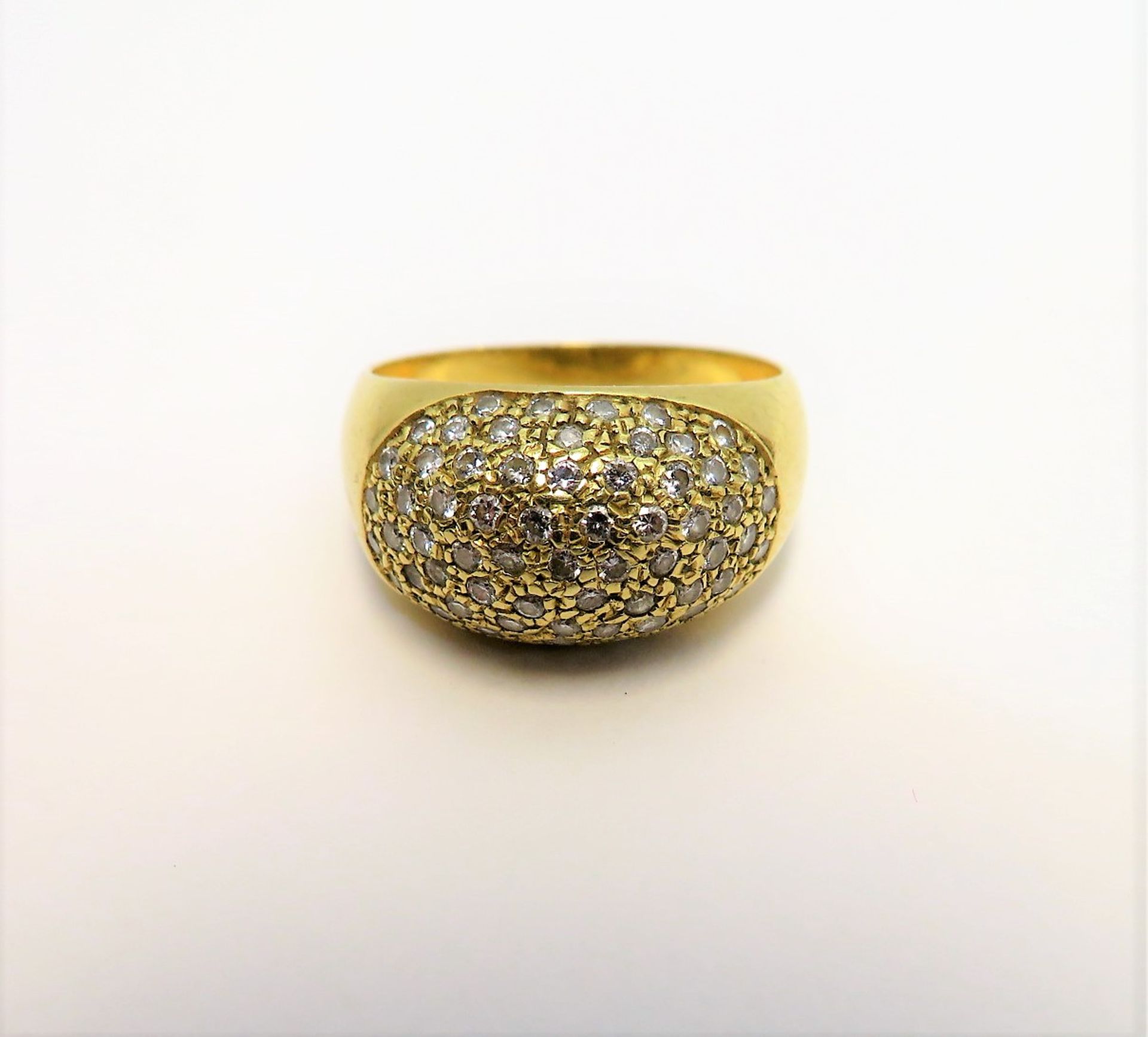 Damenring mit 62 Diamanten, zus.ca. 0,62 ct, 750er Gelbgold, gepunzt, 6,2 g, Ri