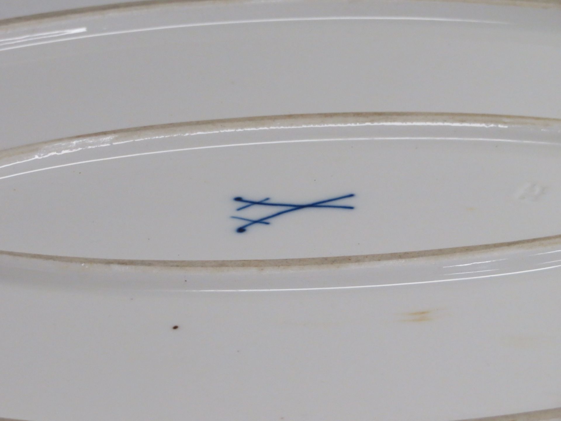 Ovale Platte, Meissen, Weißporzellan mit blauem Zwiebelmusterdekor, unterglasur - Image 2 of 2