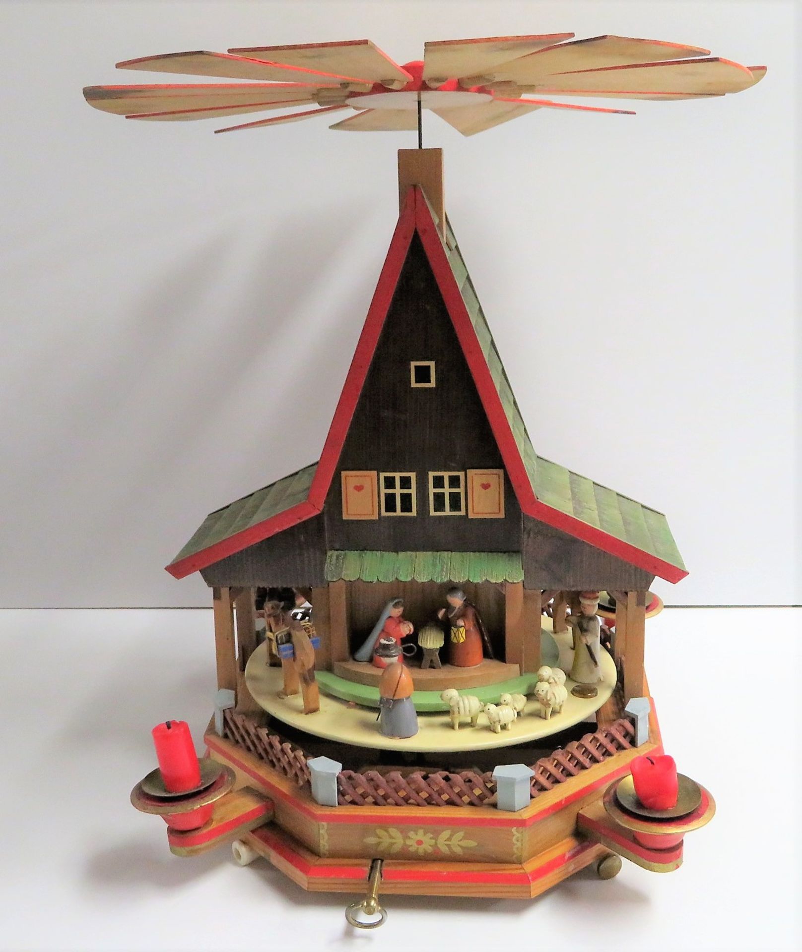 Weihnachtshaus mit Spieluhr, Erzgebirge, 1960/70er Jahre, Walzenspielwerk, Holz