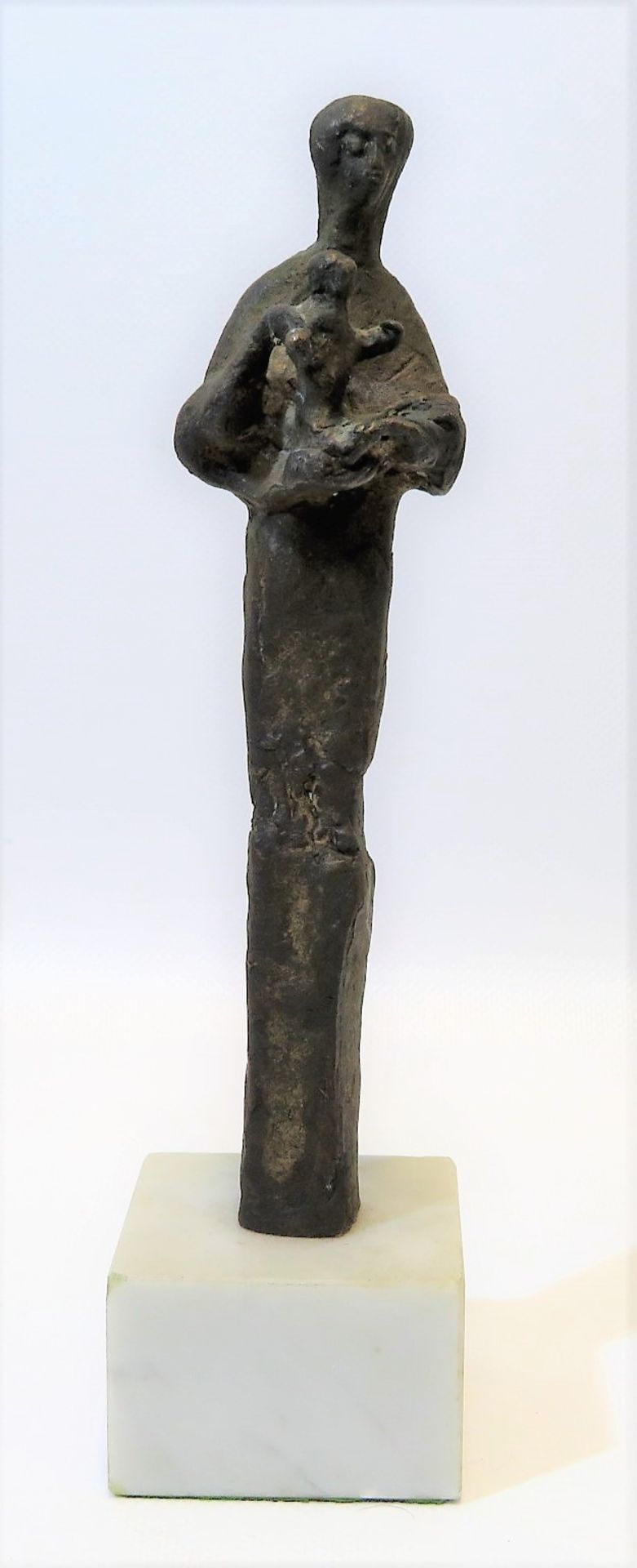 Unbekannt, 1. Hälfte 20. Jahrhundert, "Mutter mit Kind", Bronze, Marmorsockel,