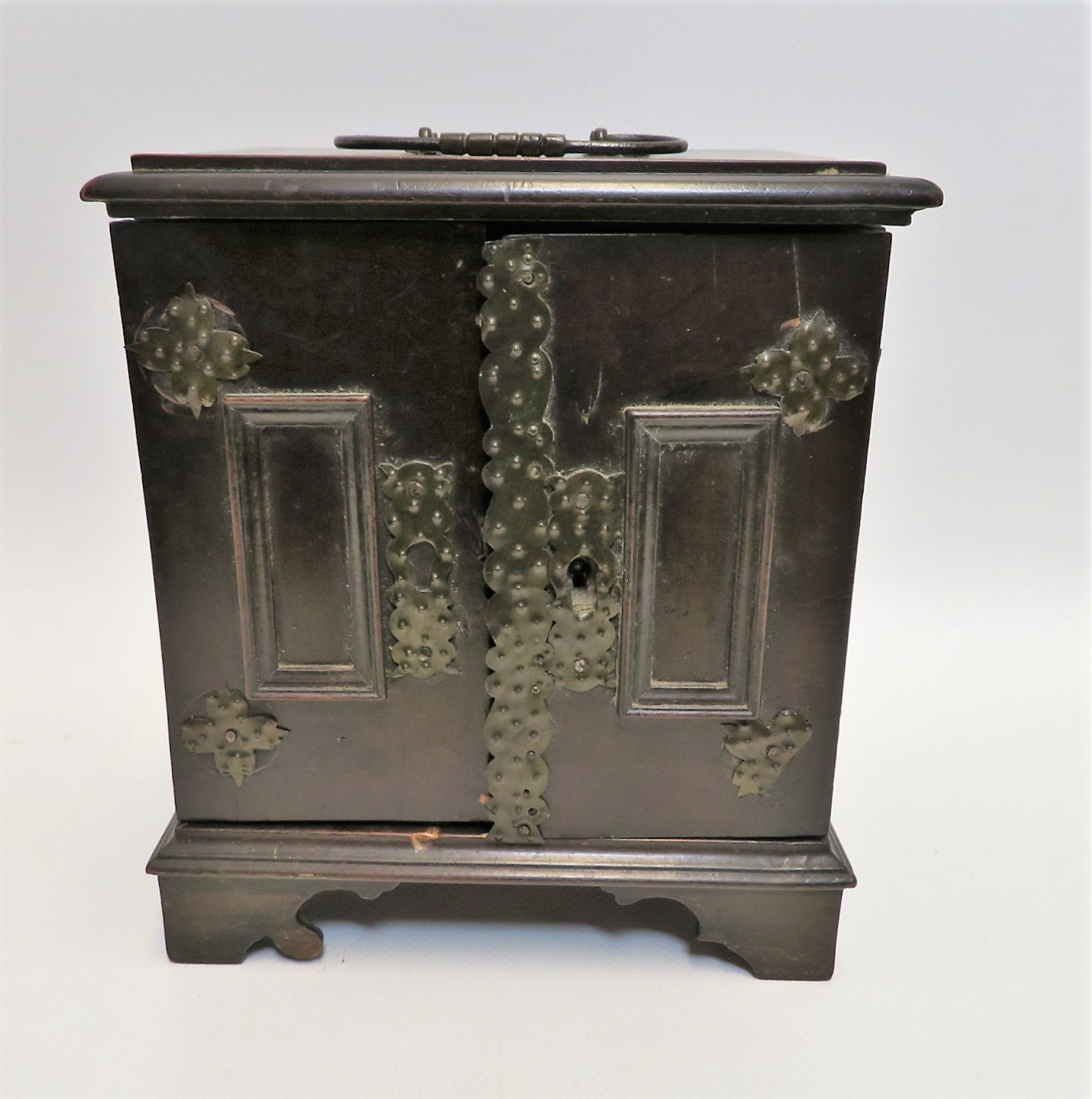 Miniatur-Kabinettschränkchen, 19. Jahrhundert, 6-schübig, mit feinen jagdlichen