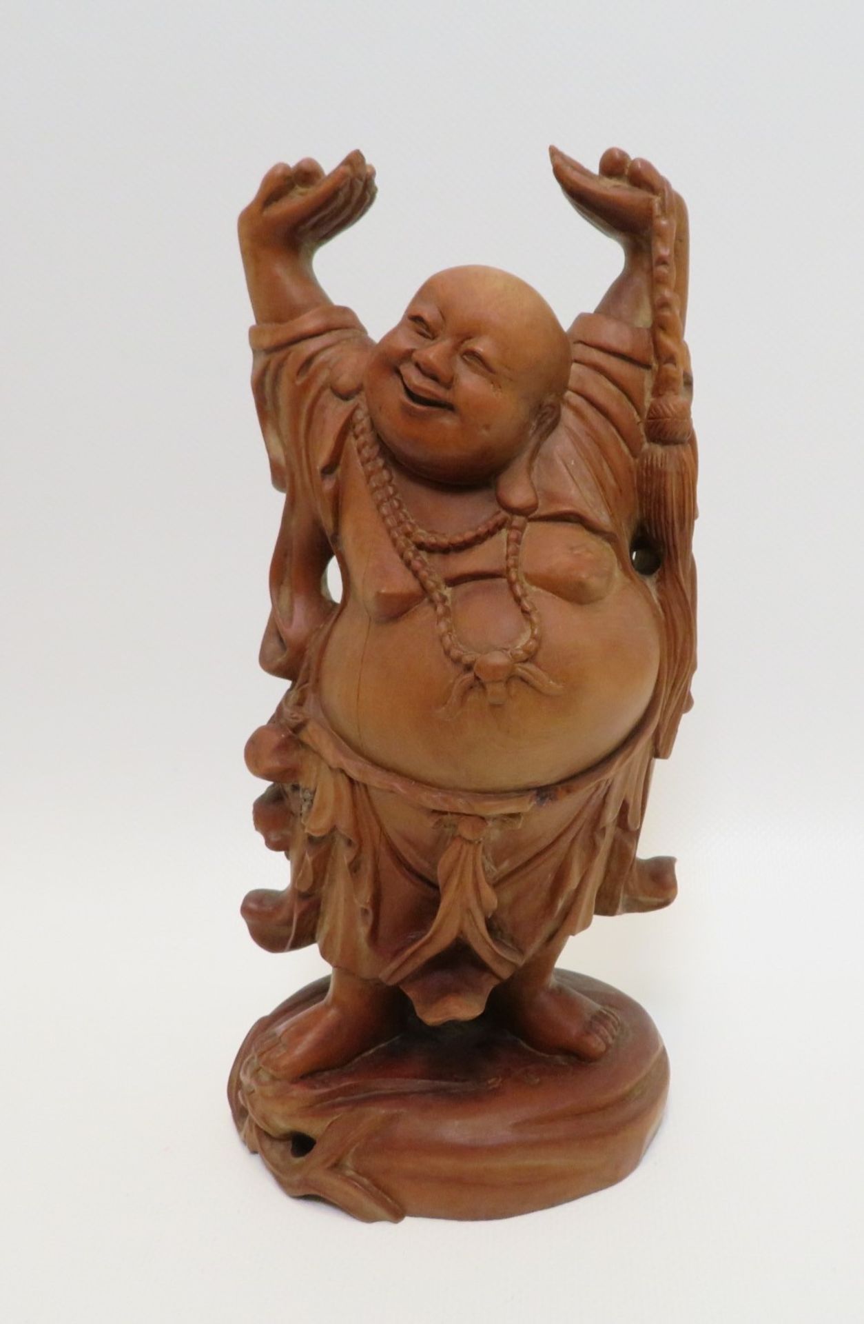 Glücksbuddha, China, Edelholz fein beschnitzt, 21 x 11 x 8 cm.