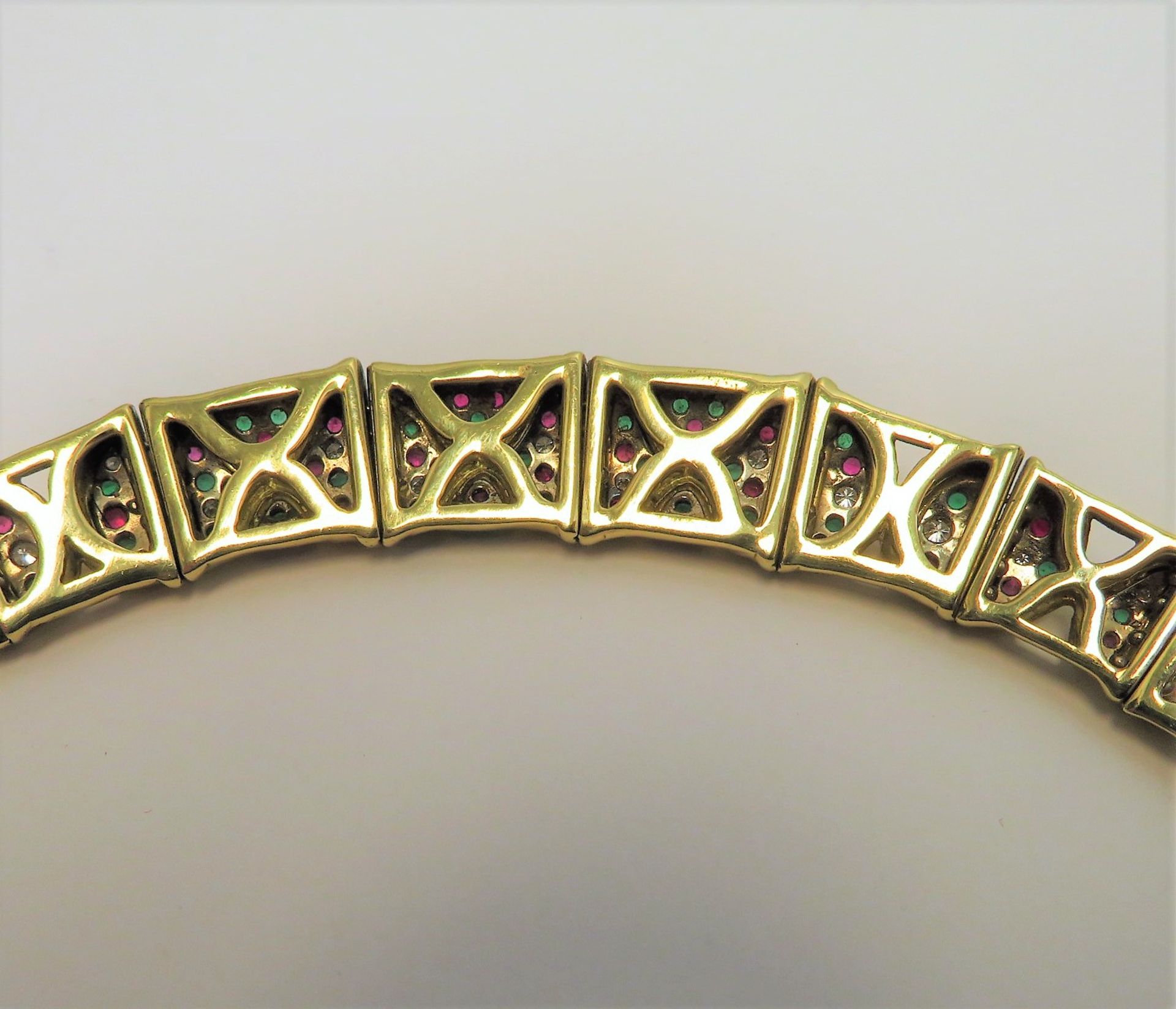 Collier und Armband mit reichem Smaragd-, Rubin- und Brillantbesatz, Collier, z - Image 4 of 5
