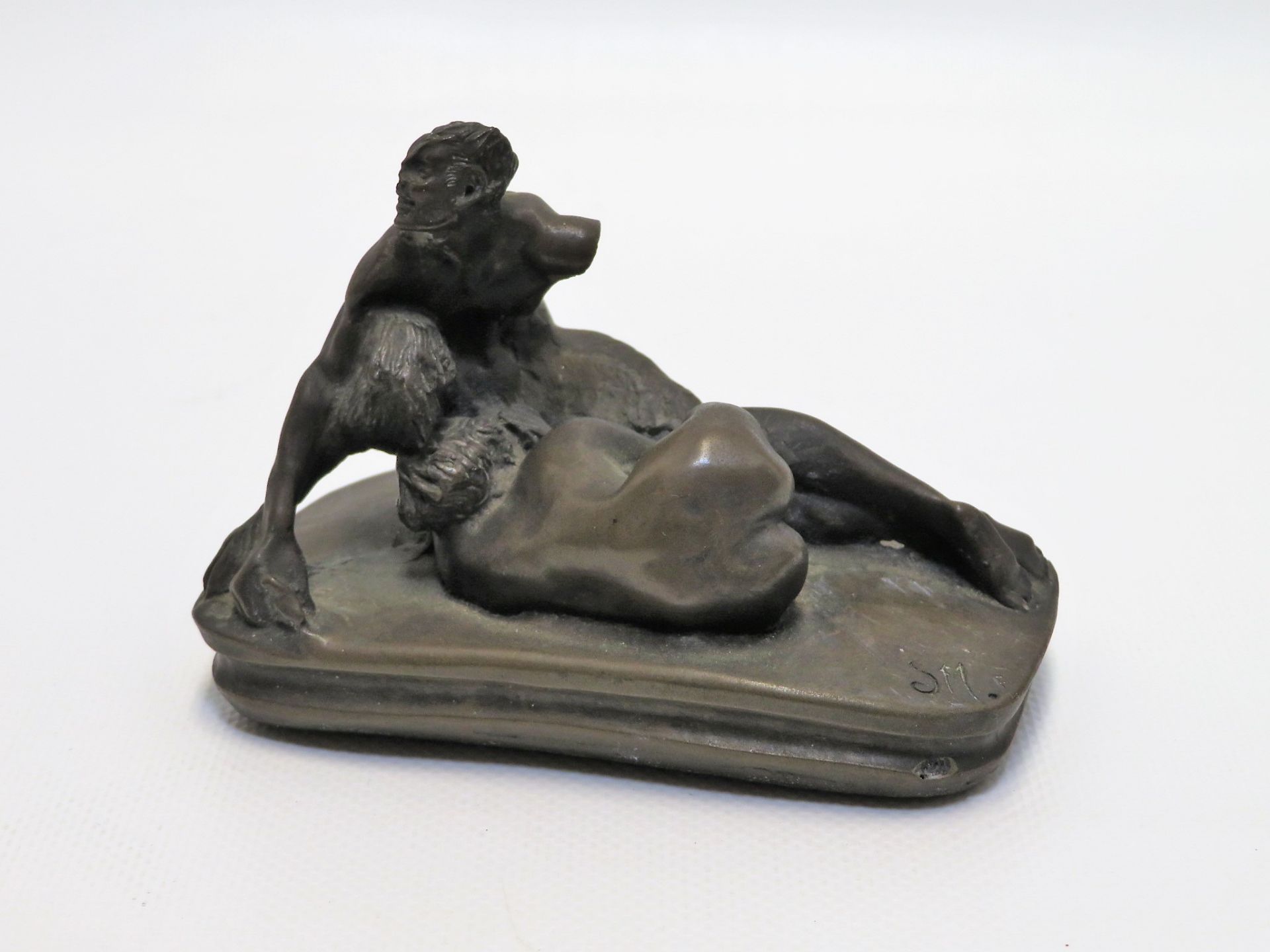 Unbekannt, um 1900, Erotische Bronzeskulptur, ein Arm des Teufels fehlt, 8,5 x