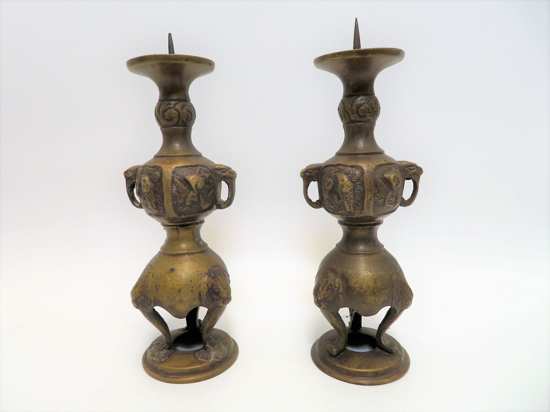 Paar Kerzenleuchter, China, um 1900, Bronze, h 19 cm, d 7 cm.