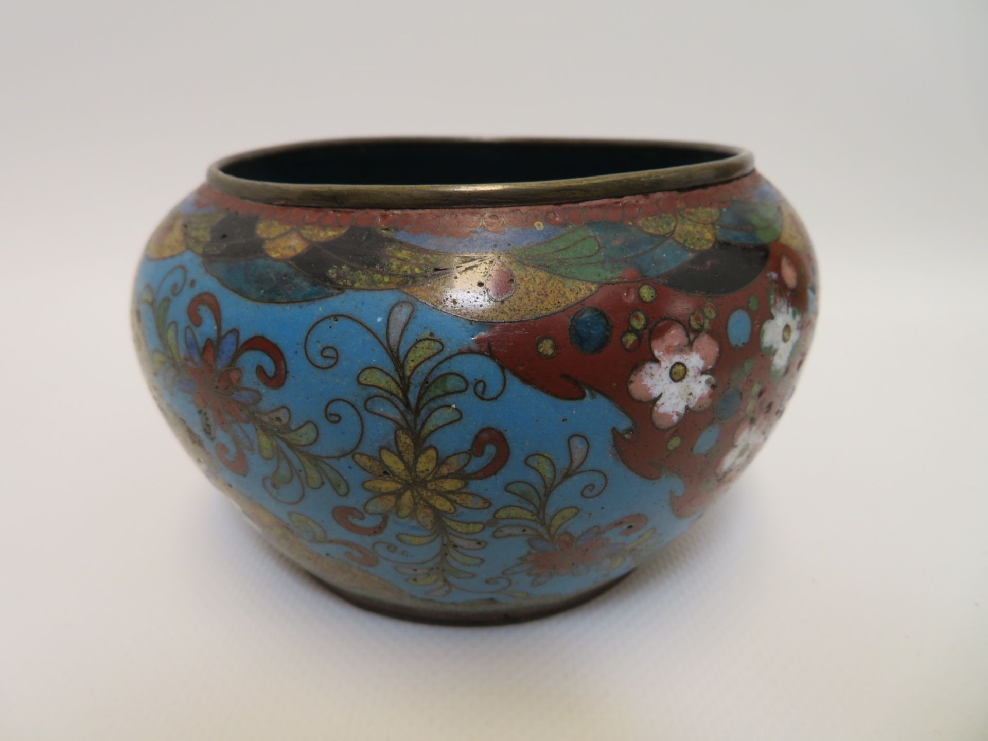 Schale, Japan, um 1900, Cloisonné, unbeschädigt, h 7 cm, d 11,5 cm.