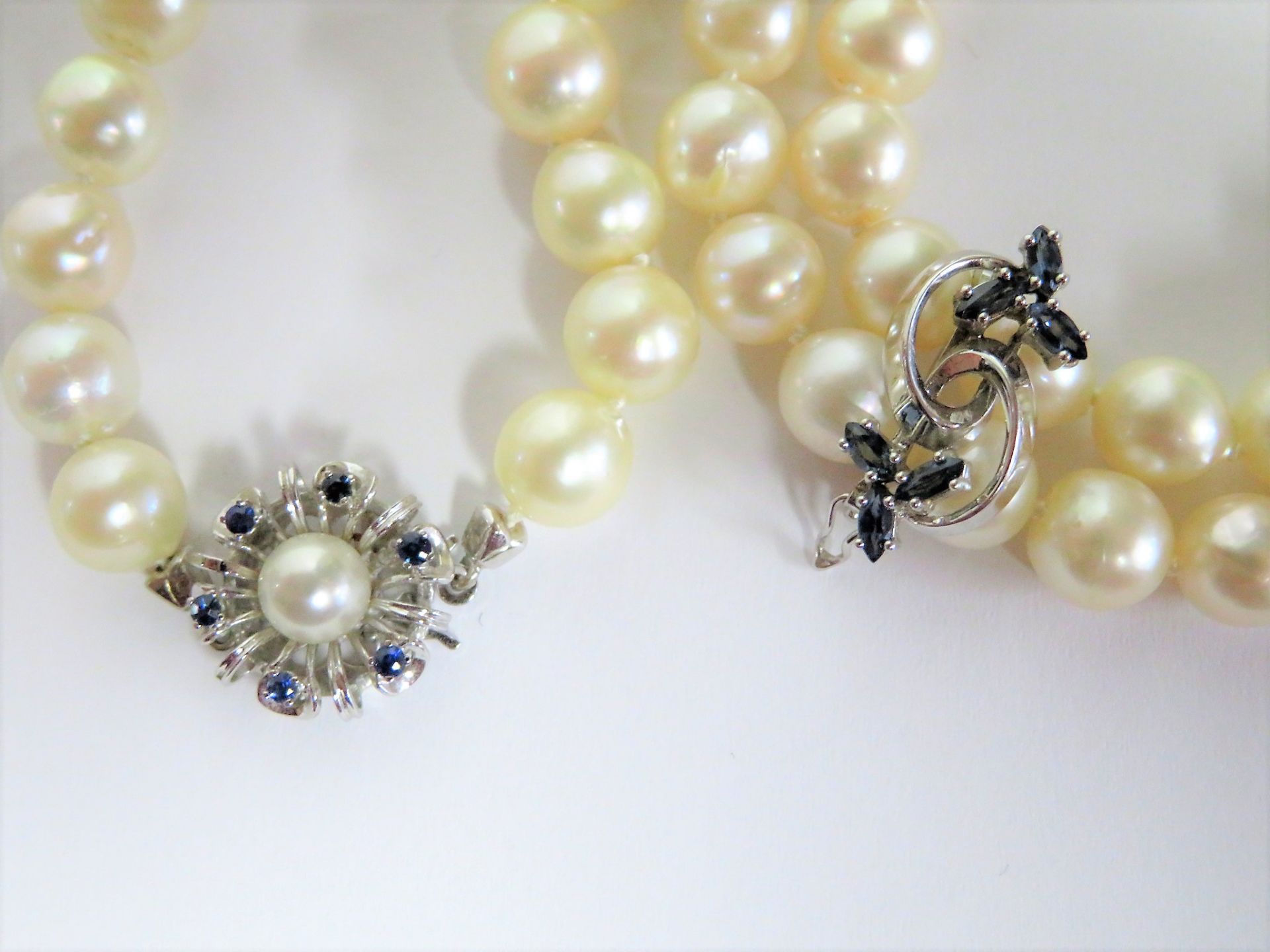 Perlenkette mit 585er Weißgoldschließe und -Clip, einreihig, Schloss und Clip m