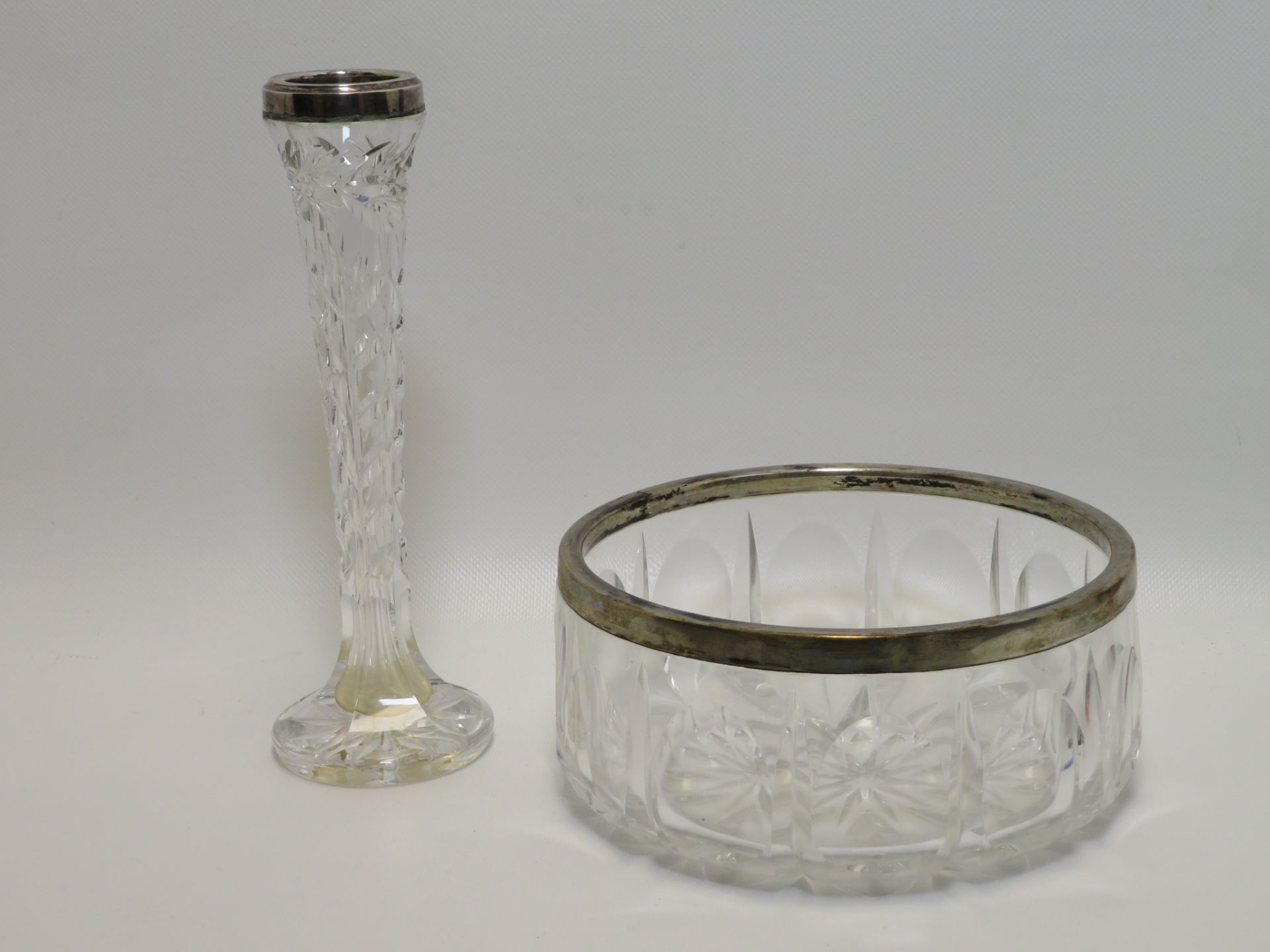 Schale und Vase, farbloses Bleikristall mit Silberrand, h 9/25,5 cm.