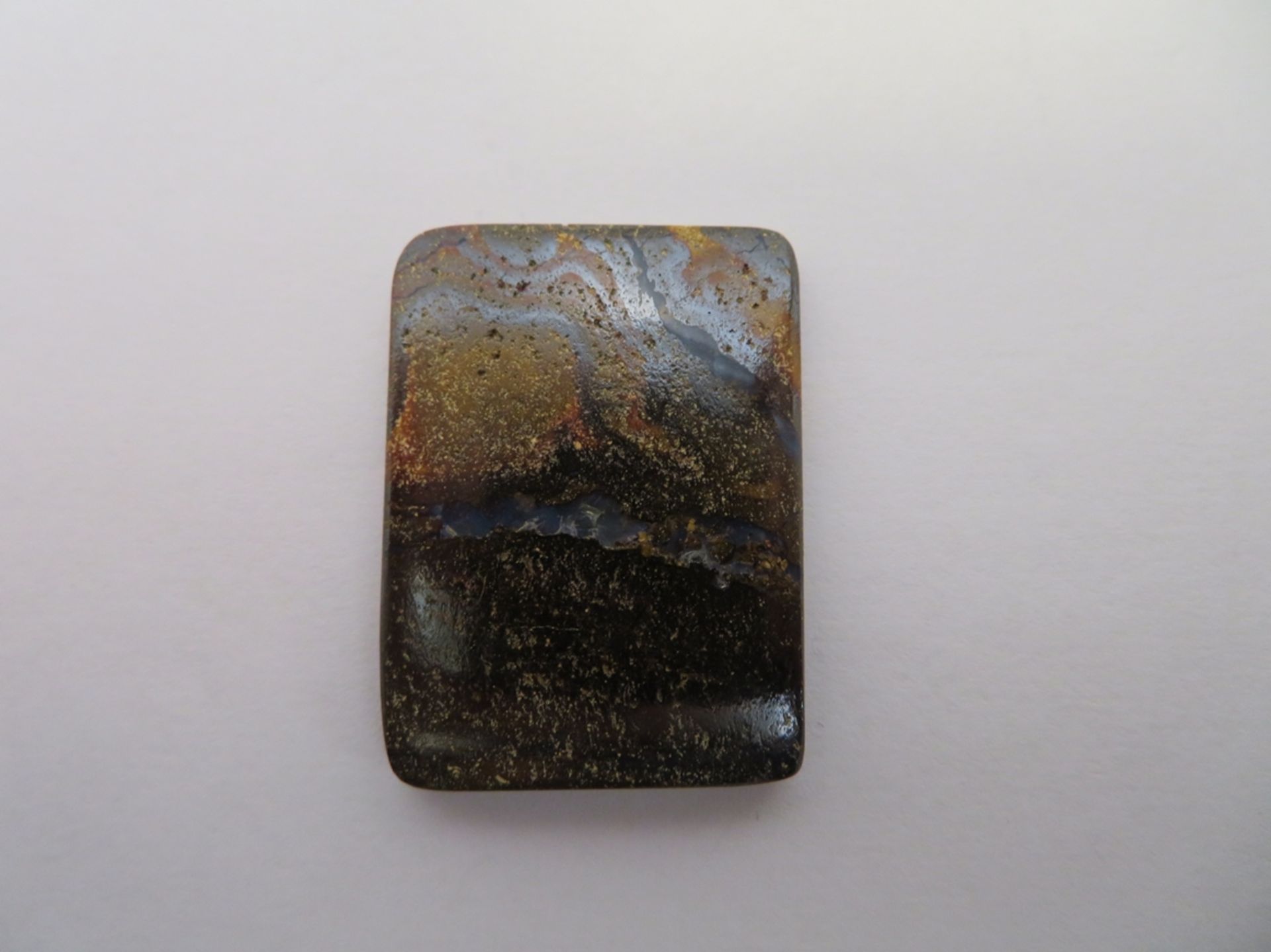 Boulder-Opal, Australien, ca. 52,15 ct, 3,4 x 2,5 cm.