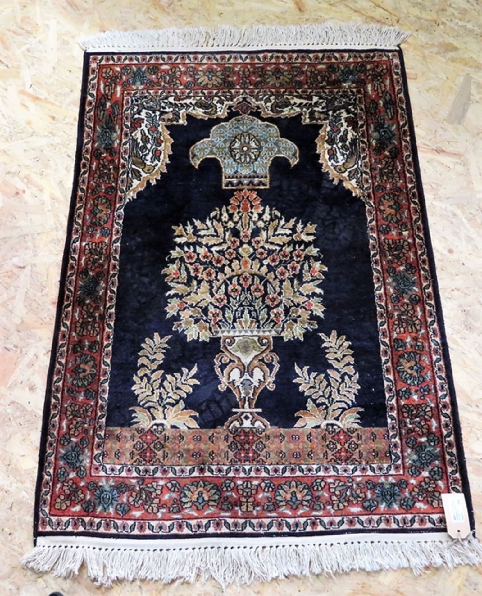 Seidenteppich, Kaschmir, Seide auf Wolle, ca. 78 x 117 cm.